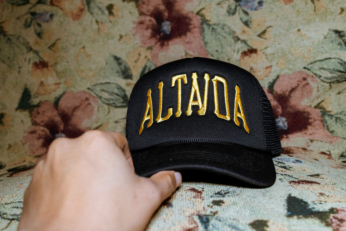 ALTAVIDA TRUCKER HAT